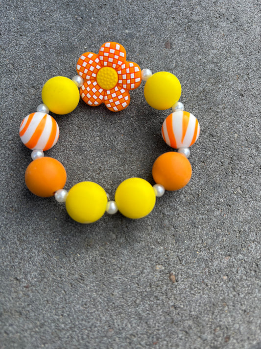 Schmuckarmband in den Farben gelb und orange. Ideal für Sommer, Sonne, Strand.